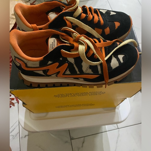 Marc Jacobs The Jogger Year of the Tiger shoe. Size 10 - Picture 8 of 16
